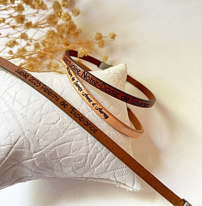 lot de bracelets en cuir gravés
