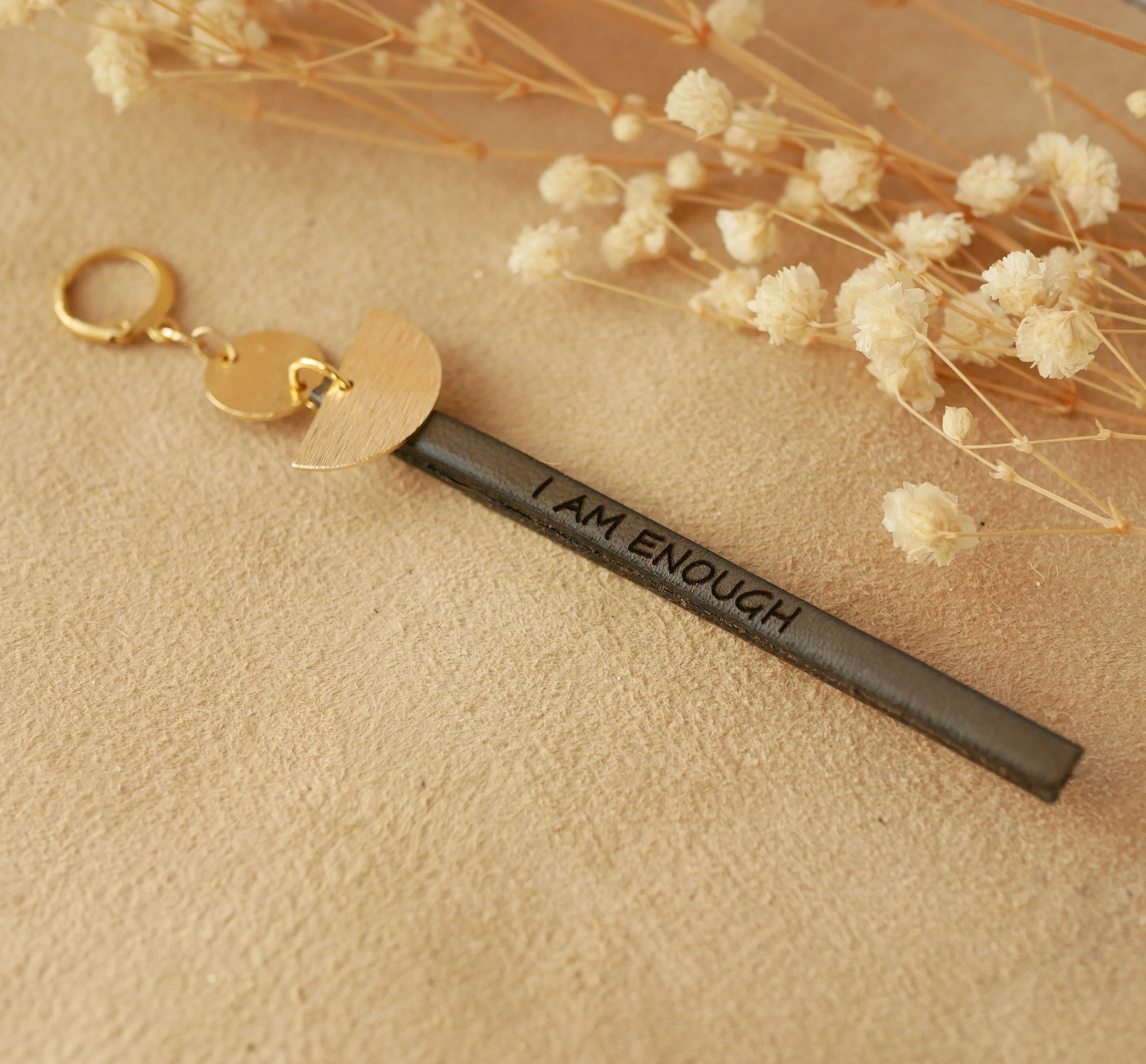 Boucle d'oreille Solo pendante dor&eacute;e au long Cuir Rouge ou couleur au choix