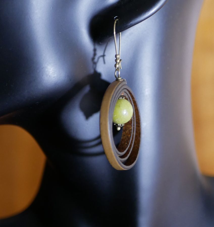 Boucles d'oreilles en cuir perle en pierre olivine