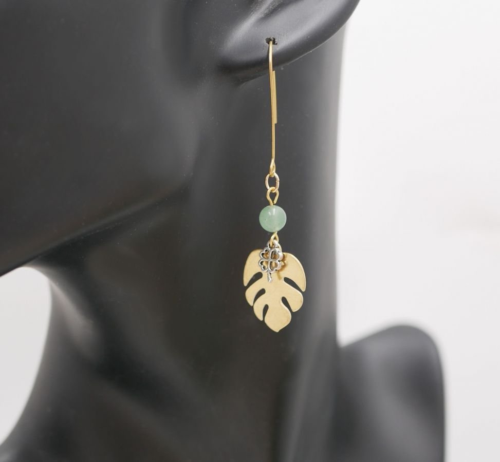 Boucles d'oreilles laiton brut feuilles monstera et trèfle