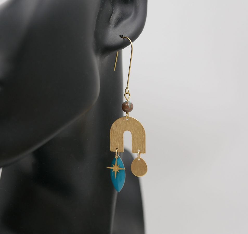 Boucles d'oreilles Pont et pierre en laiton brut et sequin turquoise