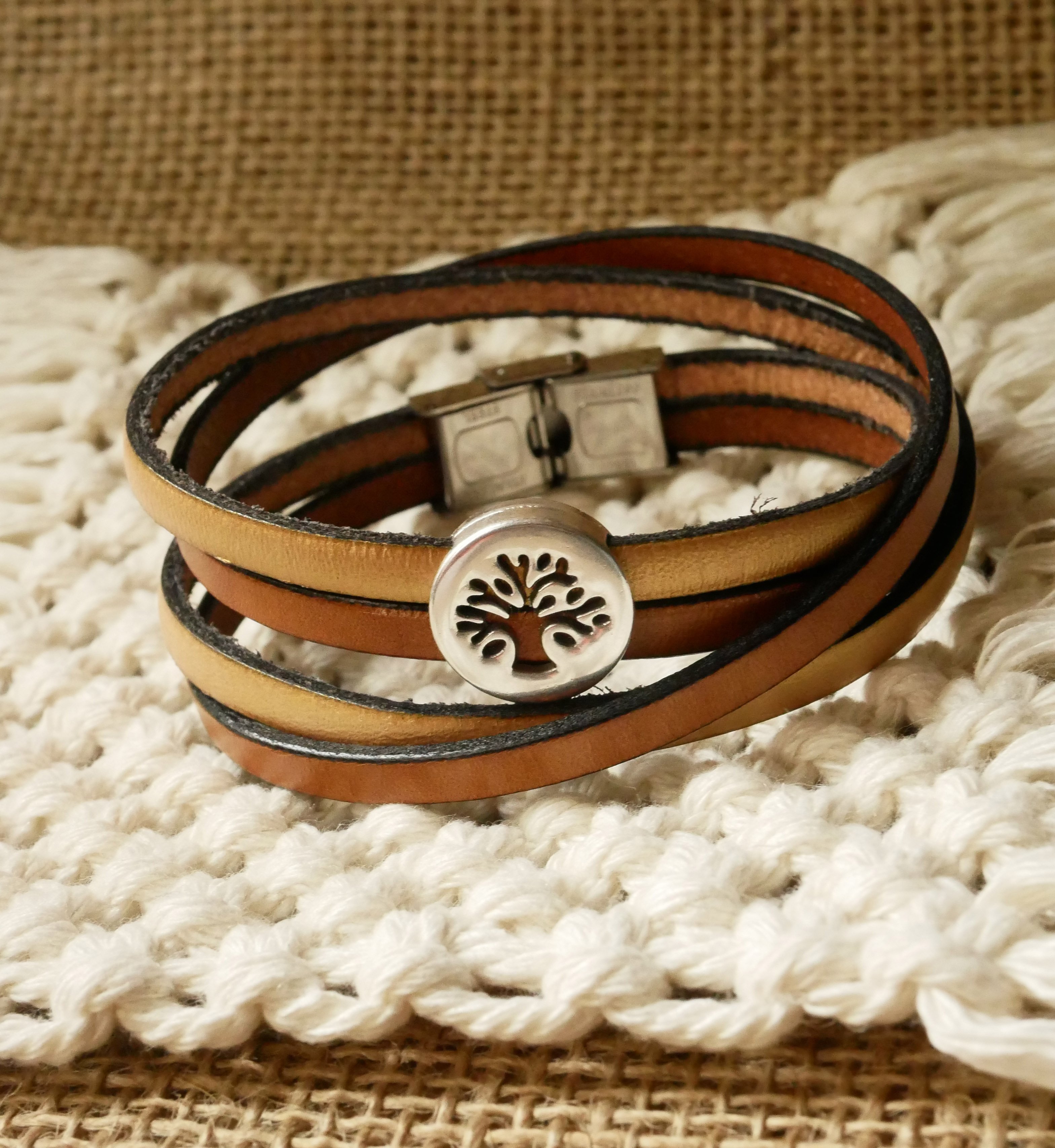 Bracelet Arbre de vie sur double cuir personnalisé par gravure