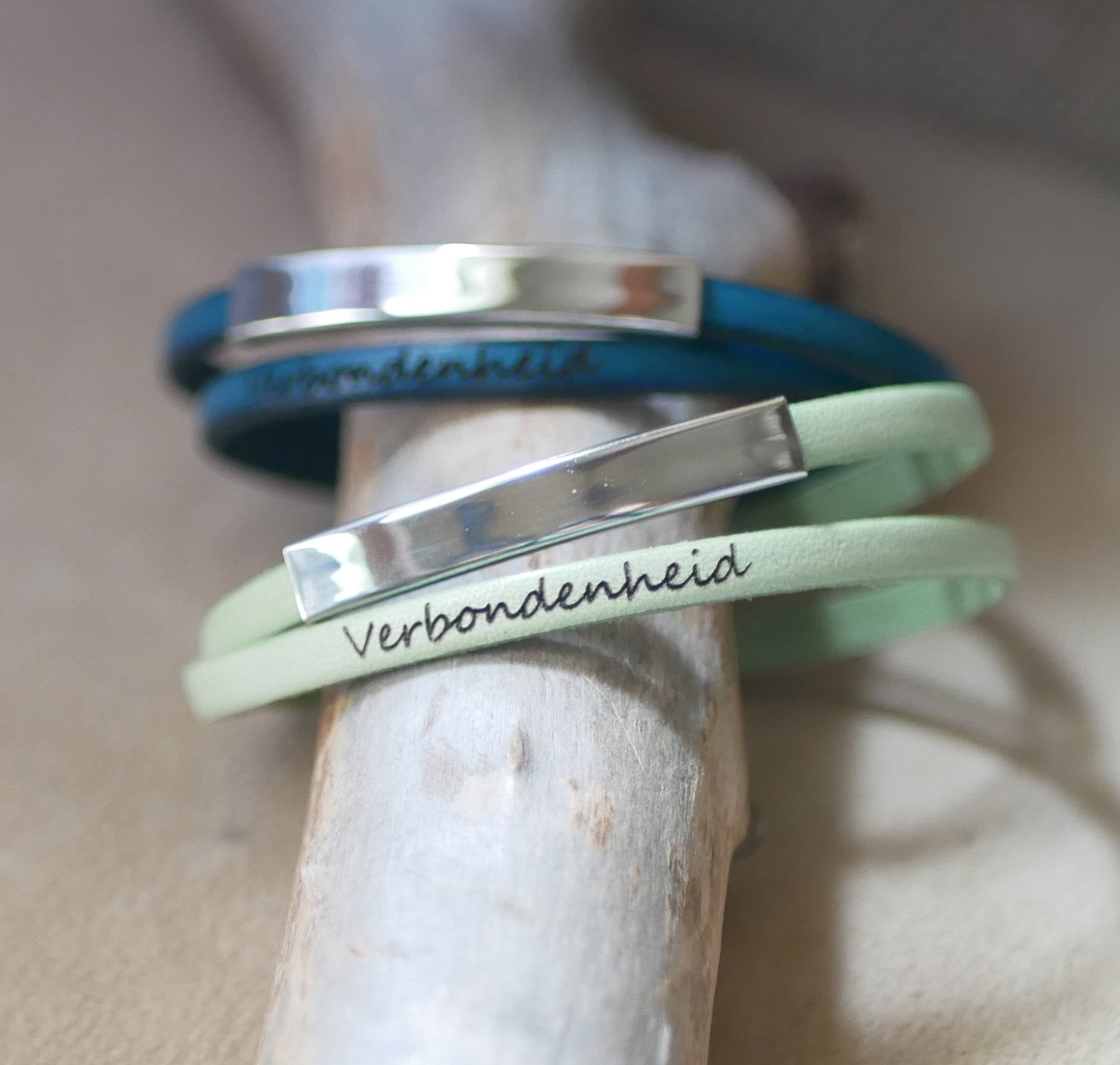 Bracelet barre métal en cuir double tour 
