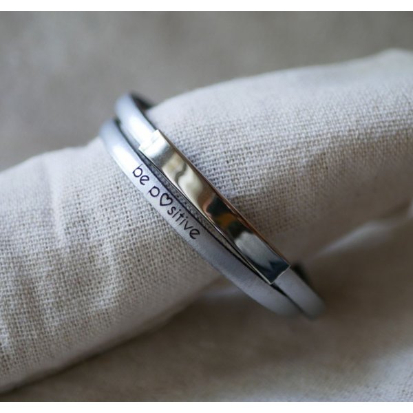 Bracelet barre m&eacute;tal en cuir double tour 