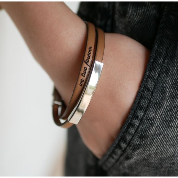 Bracelet barre m&eacute;tal en cuir double tour 
