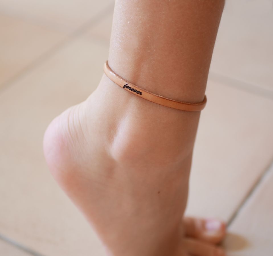 Bracelet de cheville en cuir fin à  personnaliser par gravure