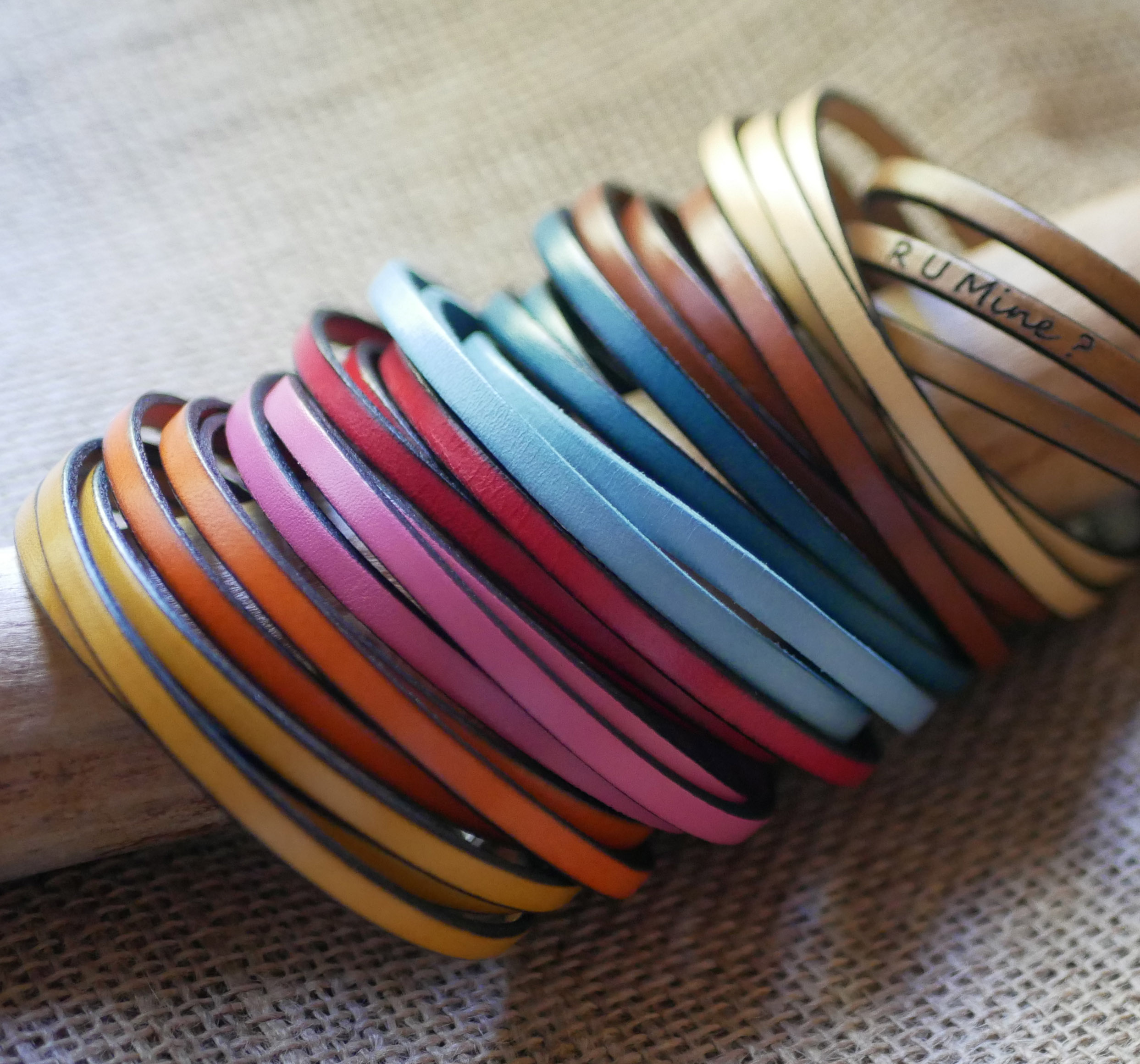 Couleur cuir au choix pour bracelet cheville fille