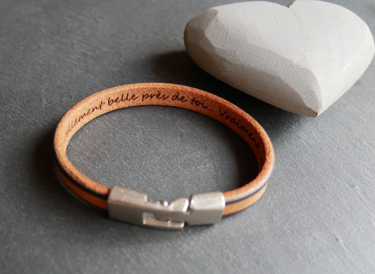 Bracelet cuir beige Homme à message gravé à personnaliser 