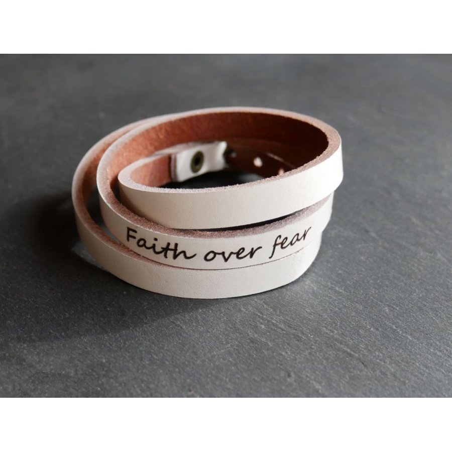 Bracelet cuir Blanc 3 tours gravé à personnaliser