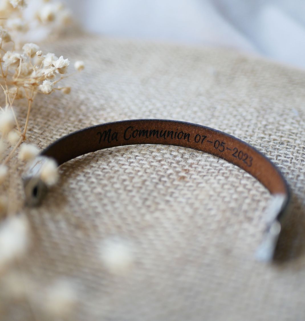 Bracelet en cuir pour communion ou baptême personnalisé au prénom 