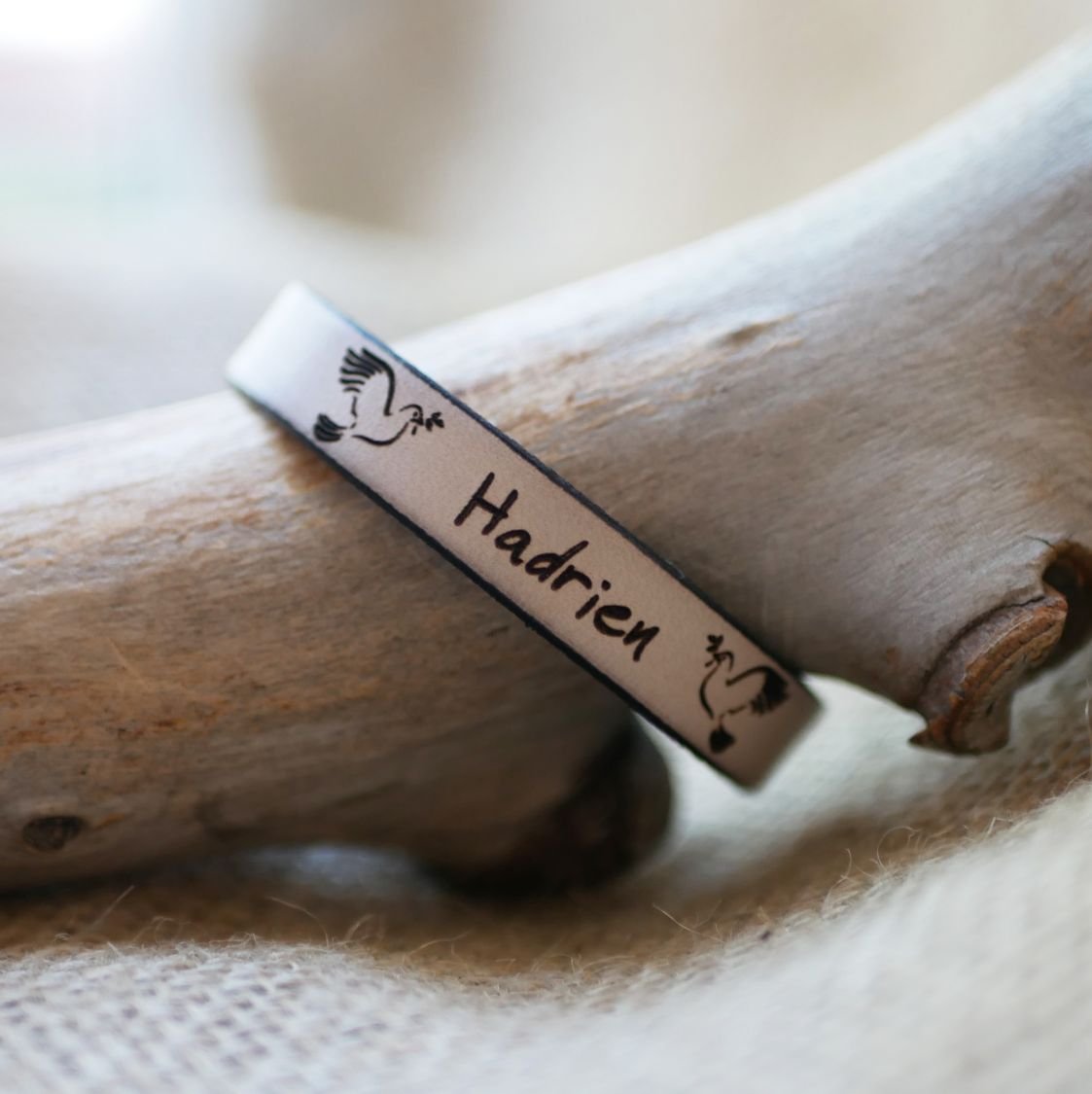 Bracelet en cuir pour communion ou baptême personnalisé au prénom 