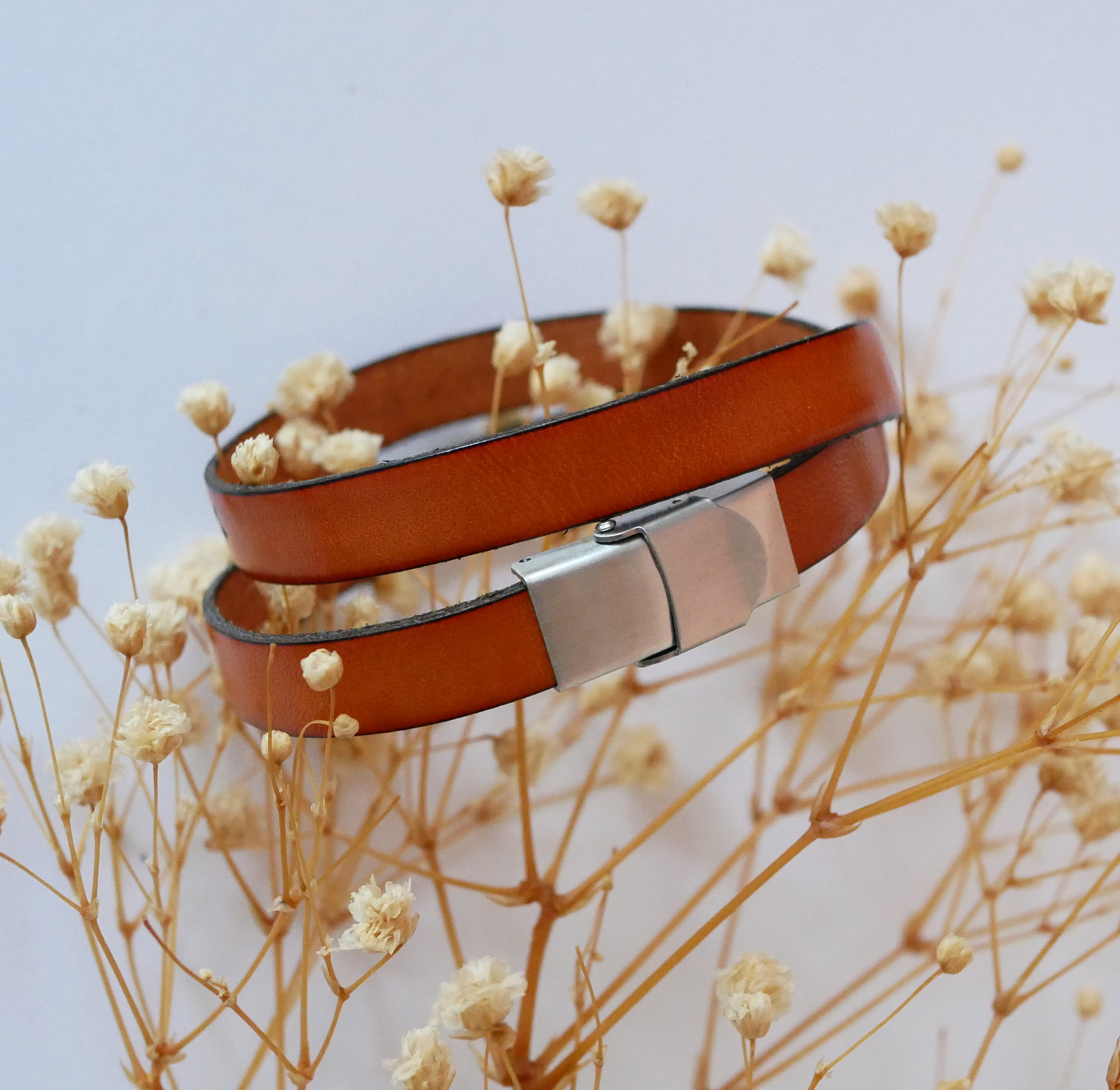 Bracelet cuir double en duo décoré d'une plume argentée