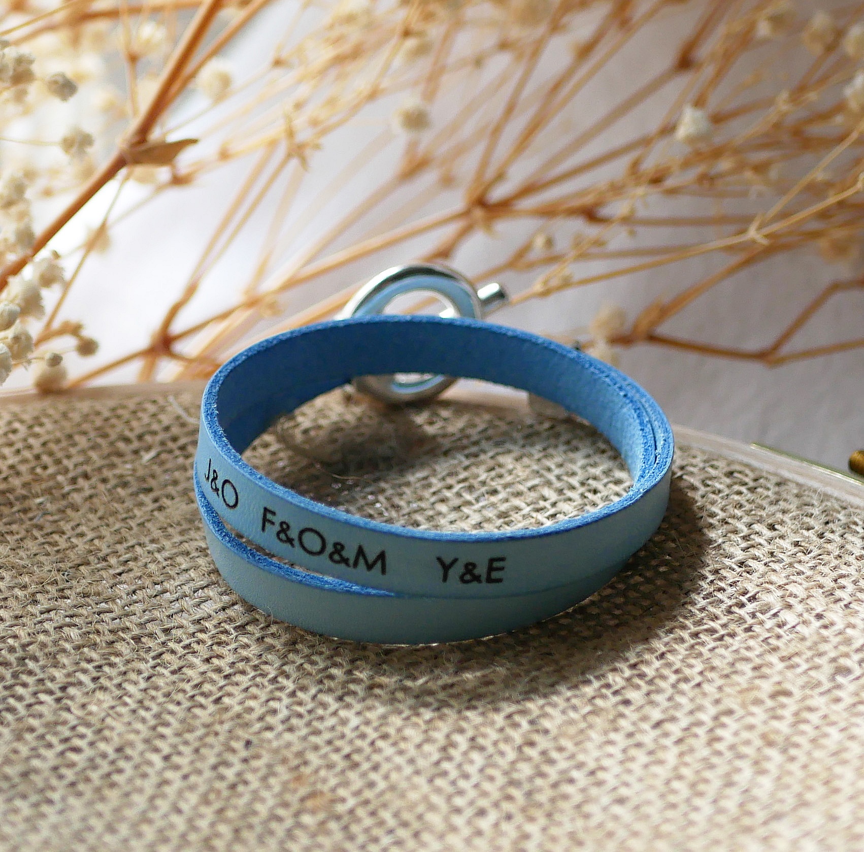 Bracelet cuir double tour &agrave; l'&eacute;l&eacute;gant fermoir en T argent&eacute; personnalisable