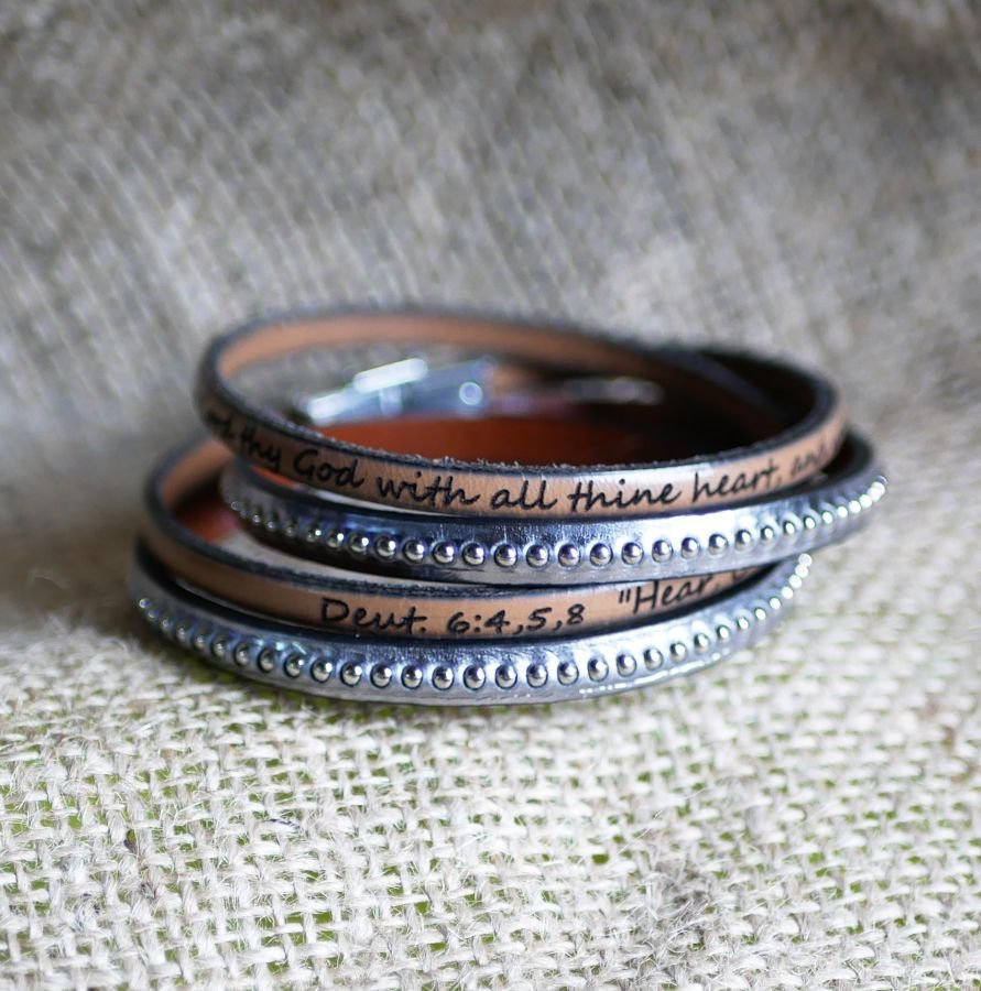 Bracelet cuir double gravé gris métalisé aux billes argentées personnalisable