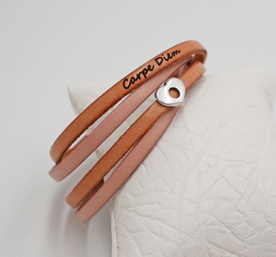 Bracelet cuir en duo de couleurs personnalisable avec coeur 