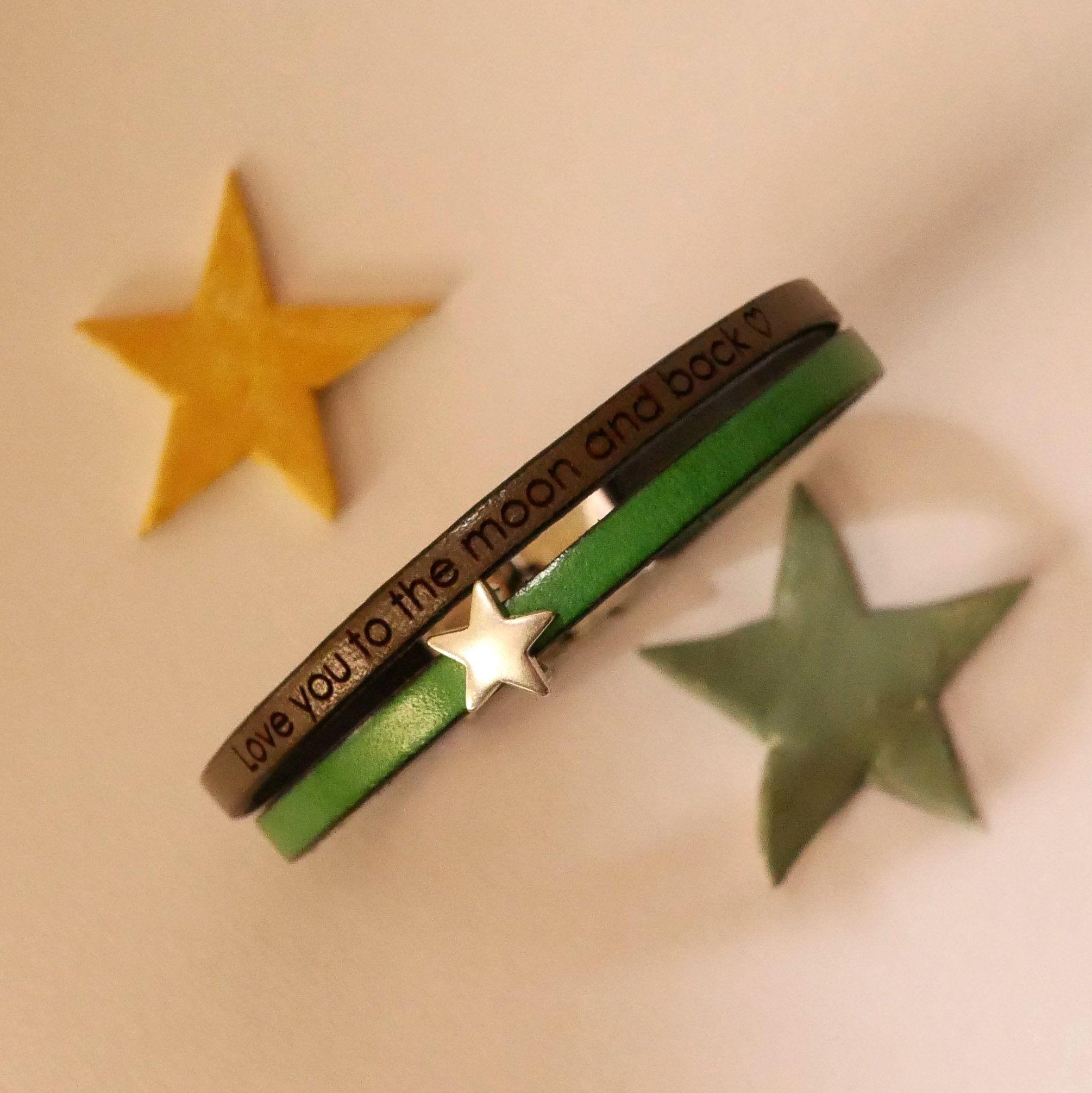 Bracelet cuir en duo &agrave; personnalis&eacute; au petit passant coeur, &eacute;toile, infini