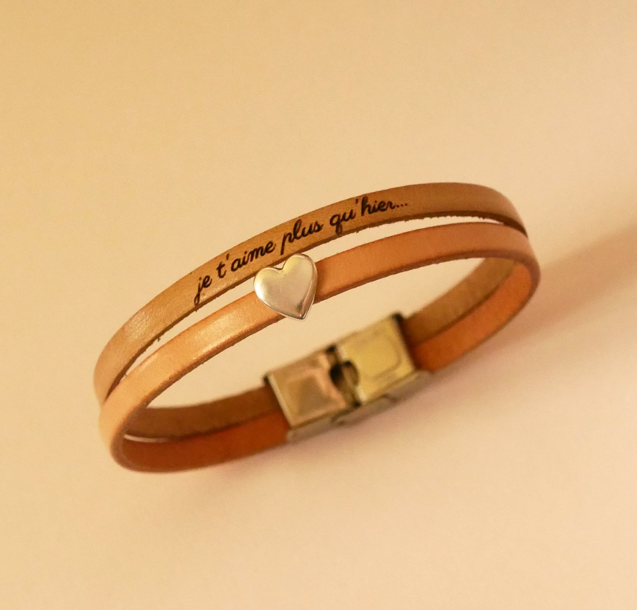 Bracelet cuir en duo &agrave; personnalis&eacute; au petit passant coeur, &eacute;toile, infini