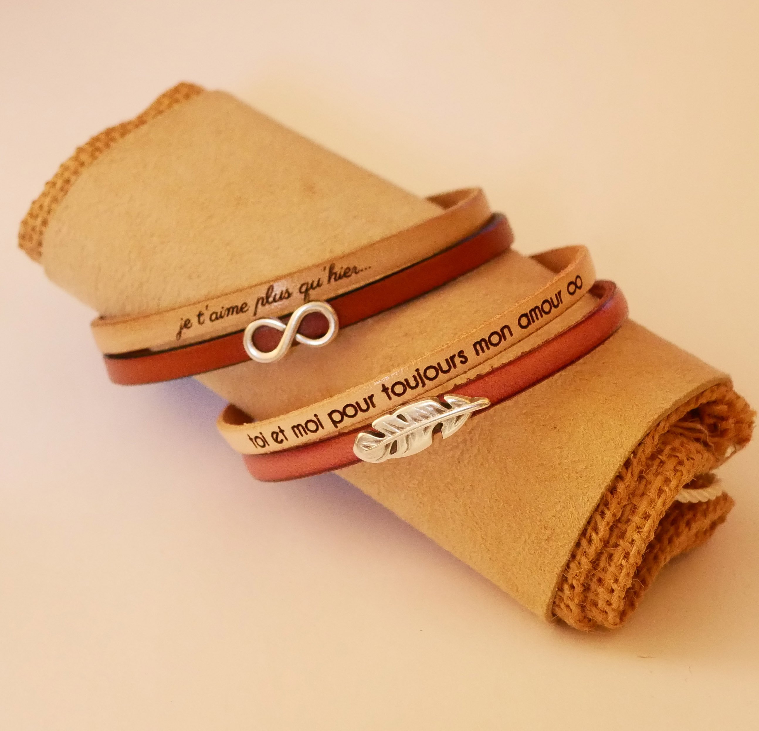 Bracelet cuir en duo à personnalisé au petit passant coeur, étoile, infini