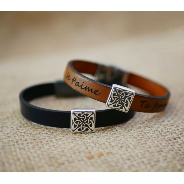 Bracelet cuir décoré d'un carré celtique personnalisable par gravure