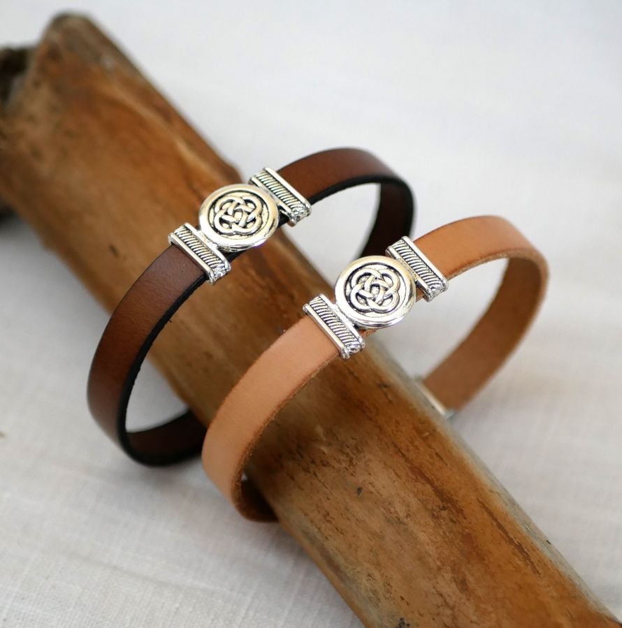 Bracelet cuir décoré noeud celtique personnalisable par gravure