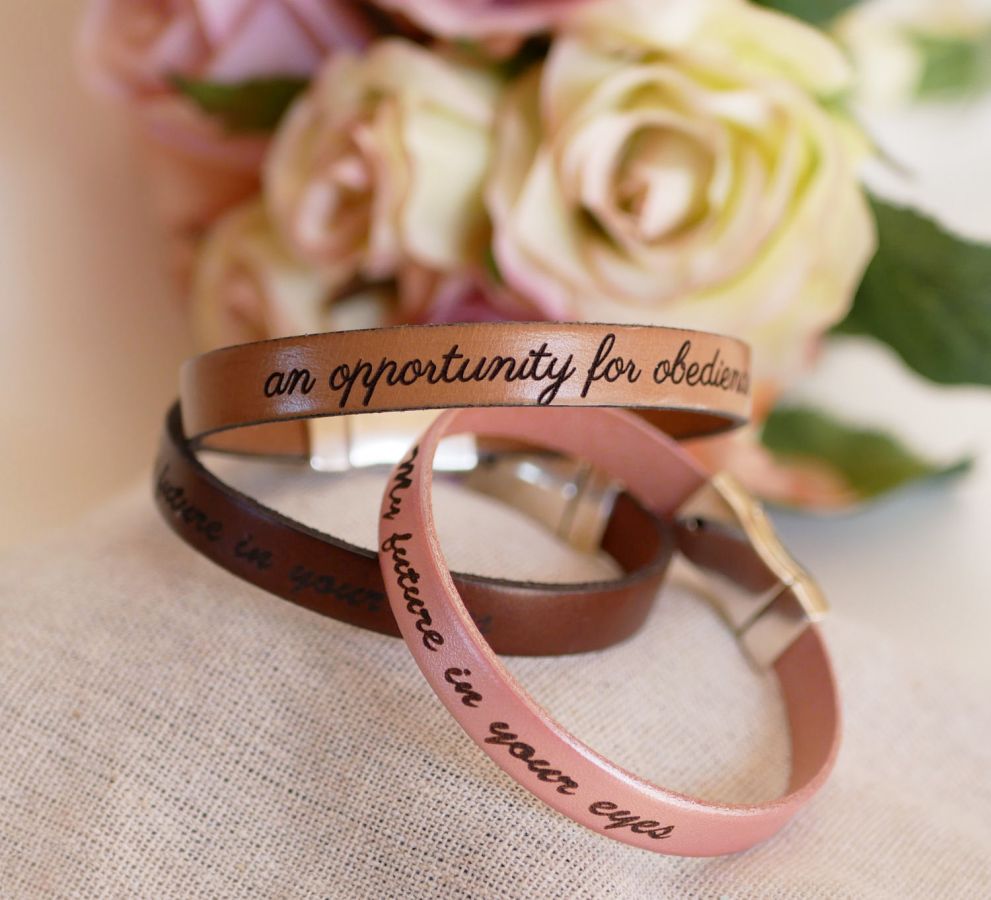 Bracelet cuir femme personnalisé gravé et sur mesure