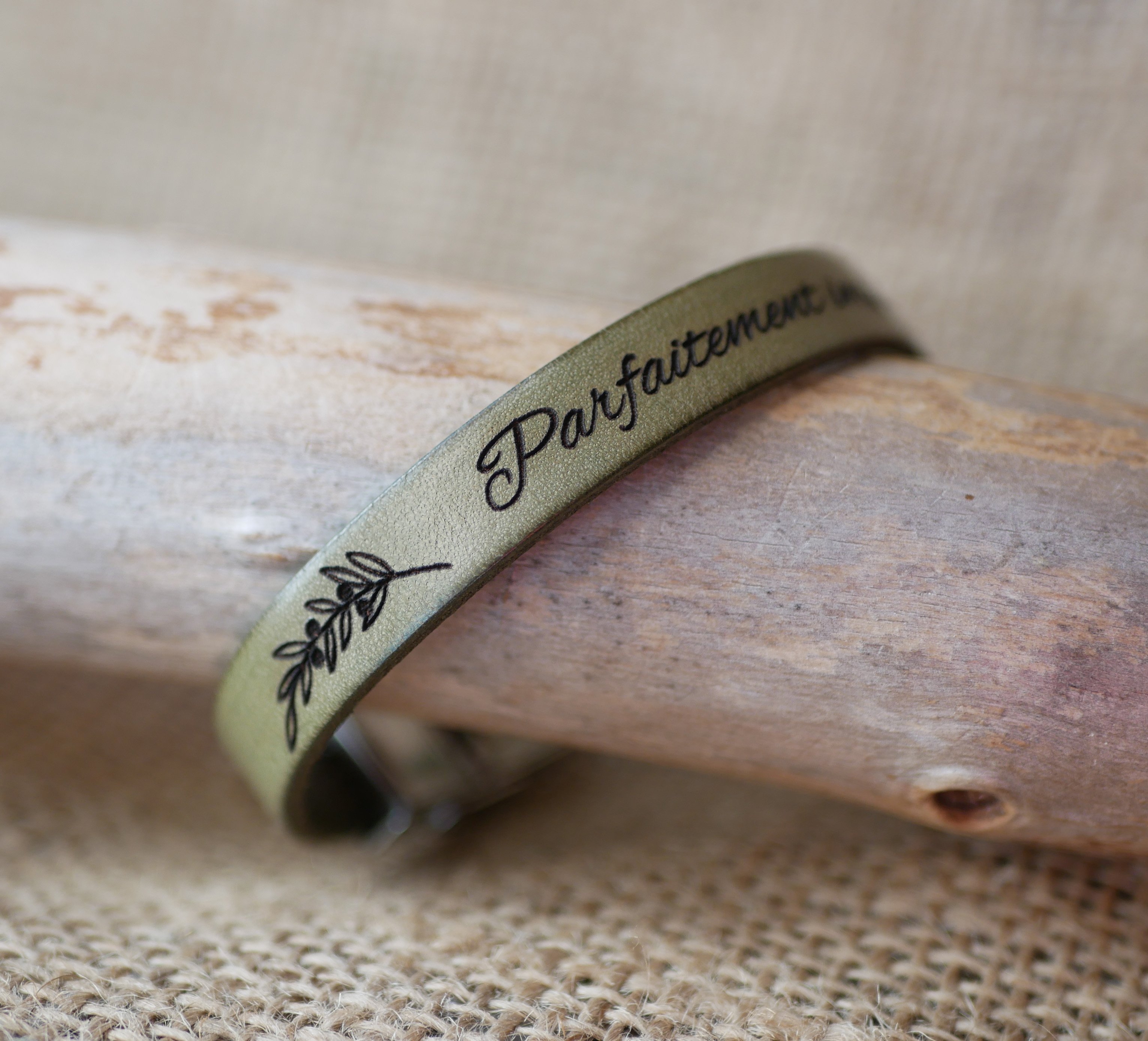 Bracelet cuir femme personnalis&eacute; &agrave; graver et sur mesure