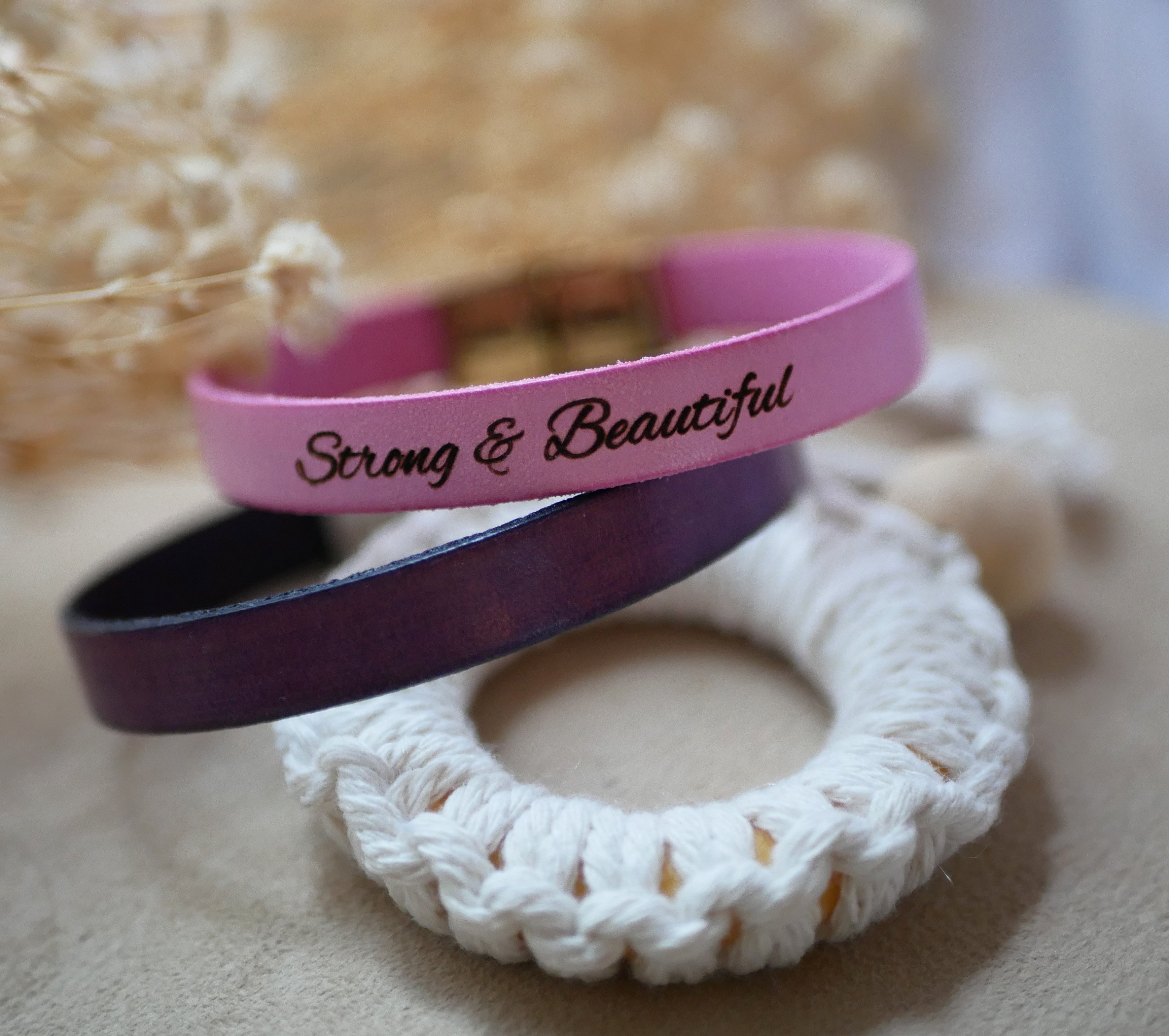Bracelet cuir femme personnalis&eacute; &agrave; graver et sur mesure