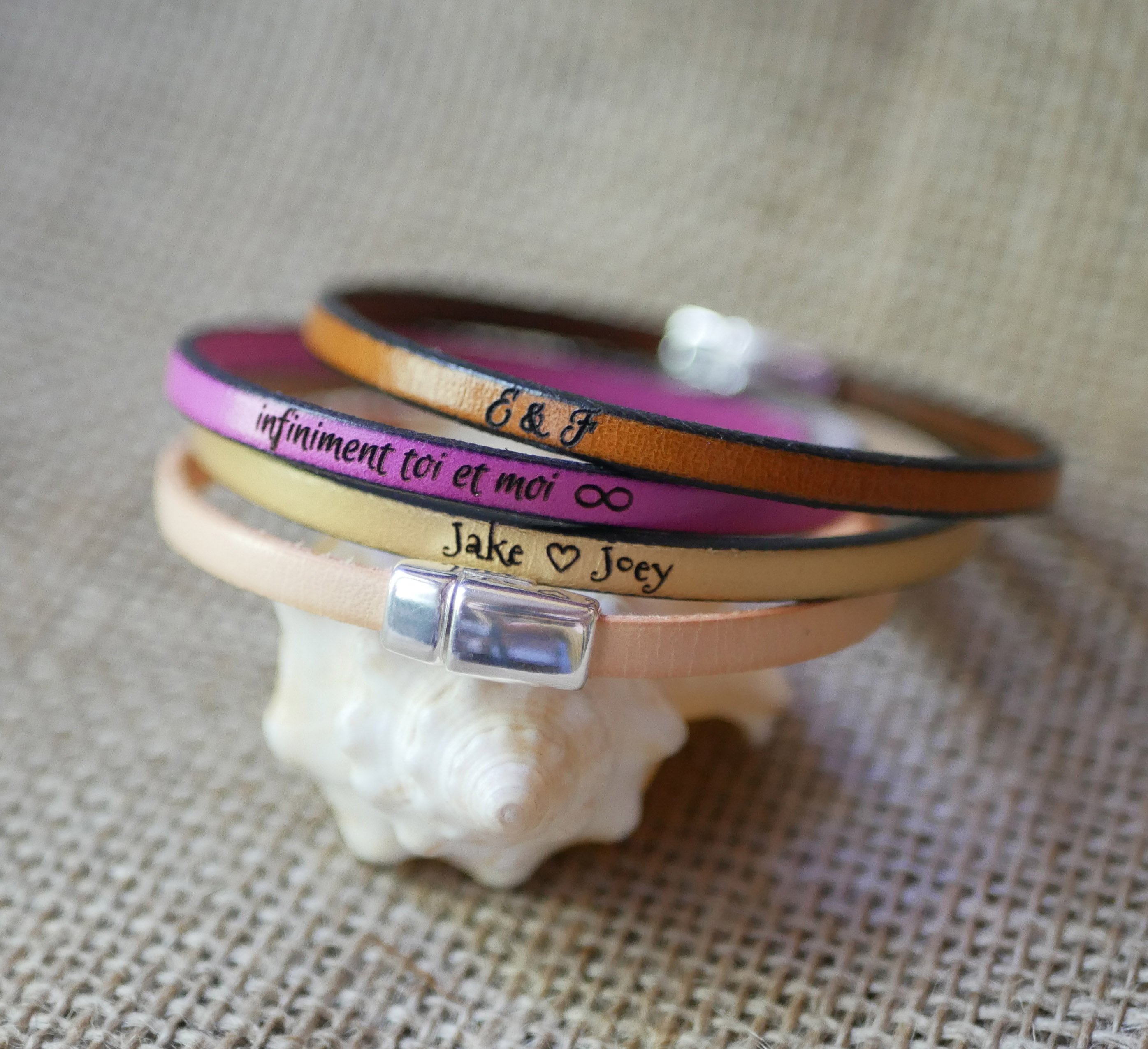 Bracelet cuir fin fermoir magn&eacute;tique personnalis&eacute; par gravure femme ou homme
