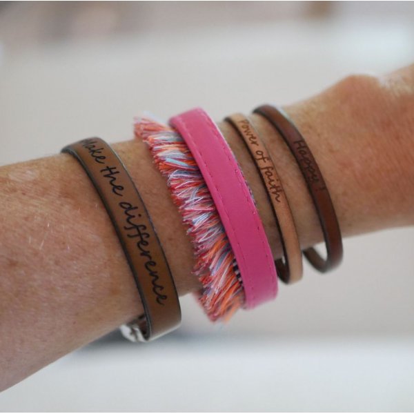 Bracelet femme personnalisable en cuir fin empilable 