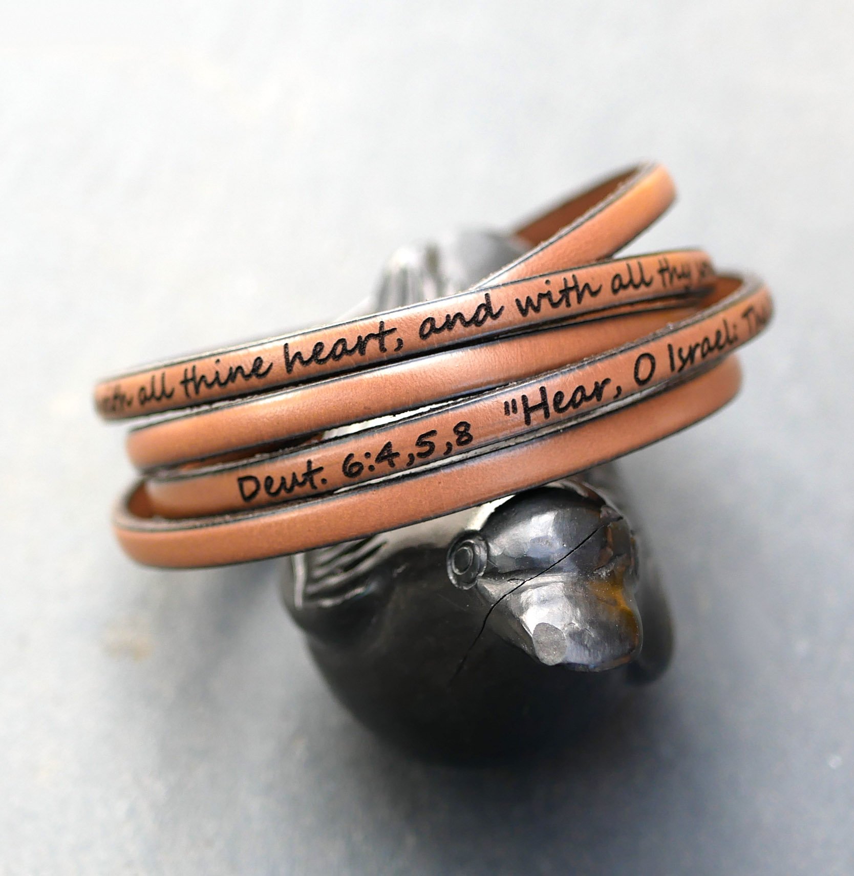 Bracelet cuir fin en 5 tours pour homme ou femme gravé personnalisé de prénoms