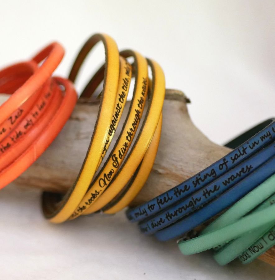 Bracelet cuir fin en 5 tours pour homme ou femme gravé personnalisé de prénoms