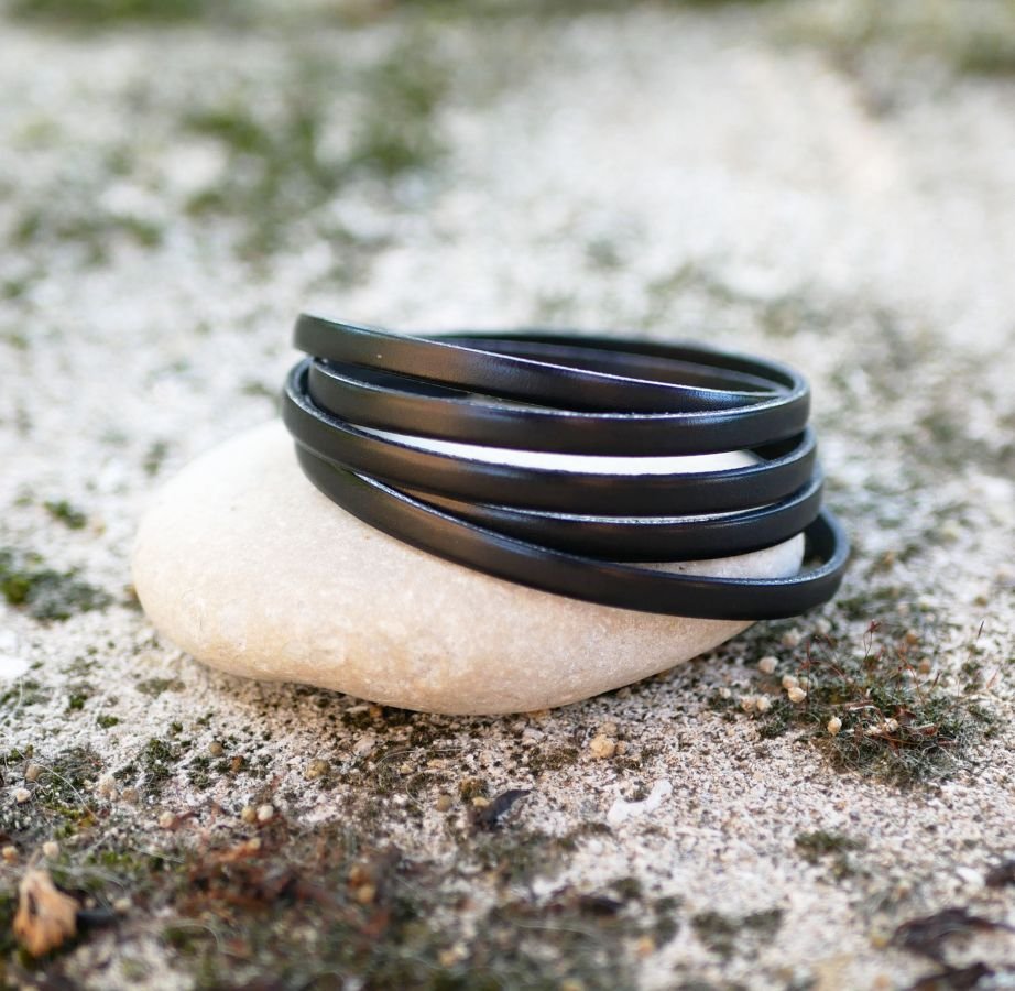 Bracelet cuir fin en 5 tours pour homme ou femme gravé personnalisé de prénoms