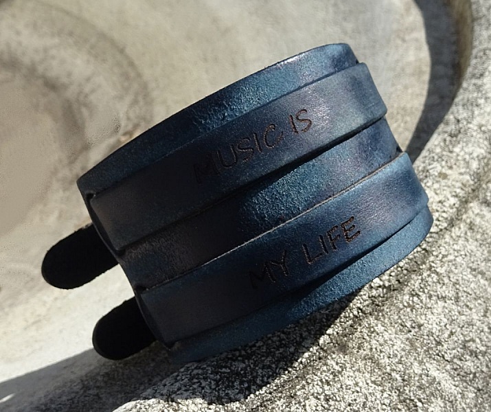 Bracelet manchette homme grav&eacute; personnalis&eacute; 