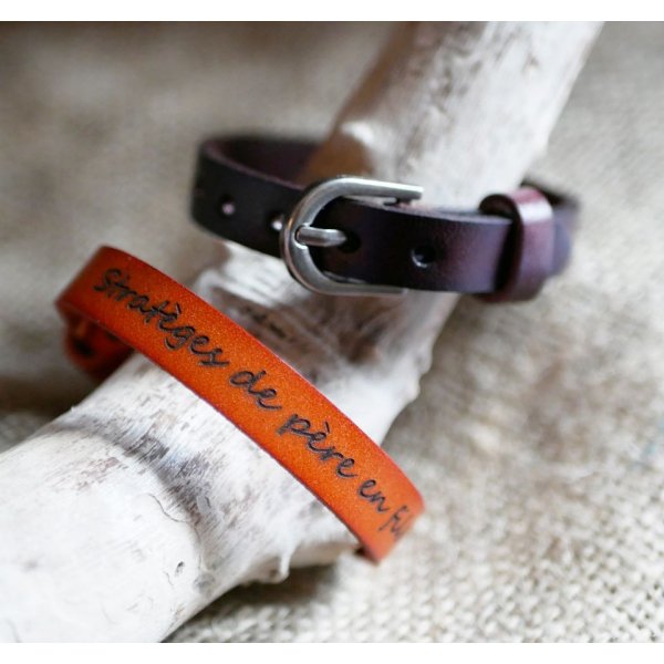 Bracelet en cuir gravé à boucle argentée à personnaliser par gravure