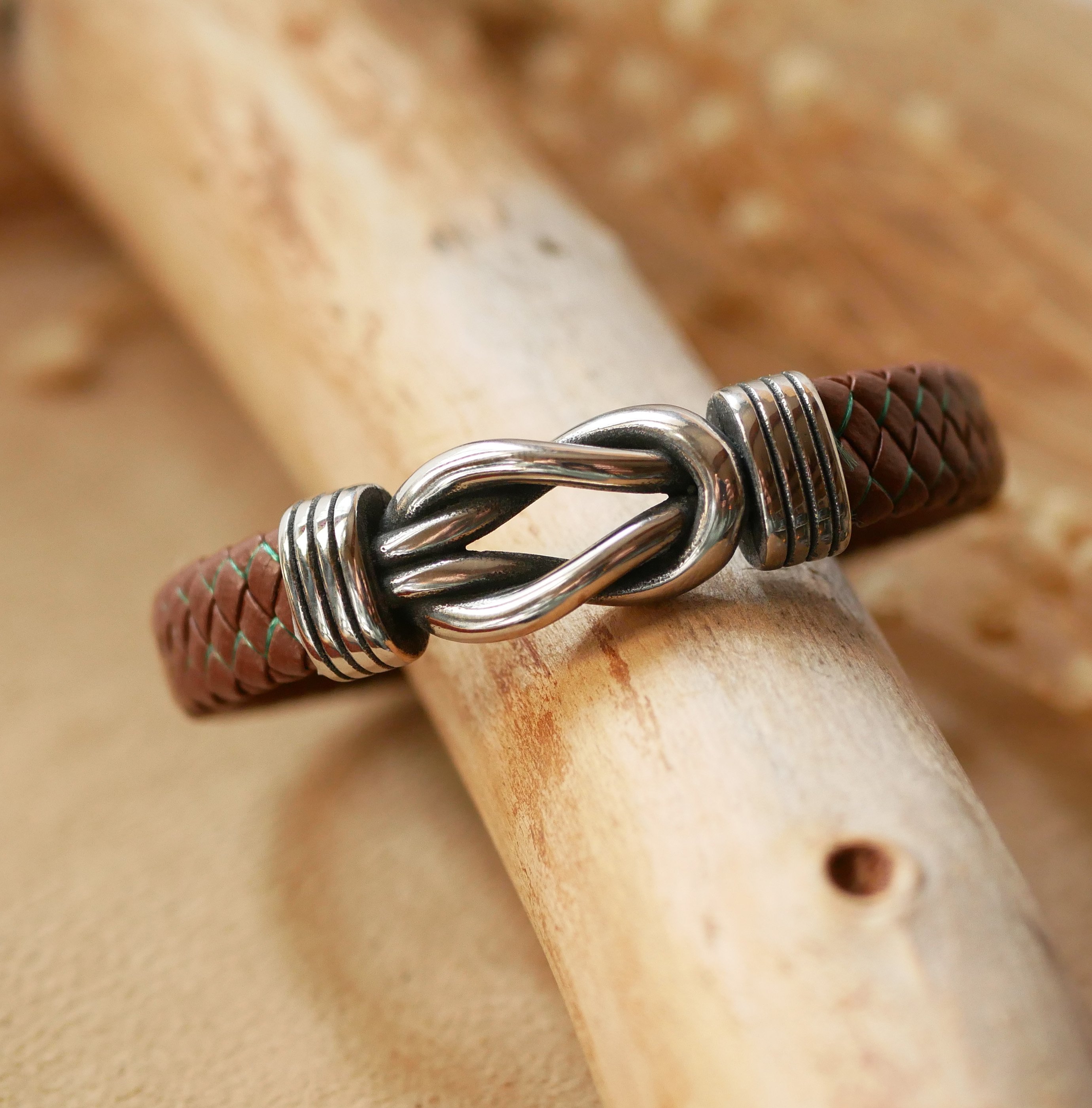 Bracelet cuir marron tressé au noeud celtique fermoir acier magnétique