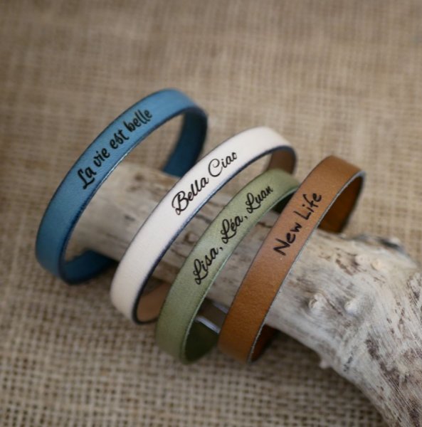 Bracelet cuir mixte grav&eacute; fermoir en T couleur au choix