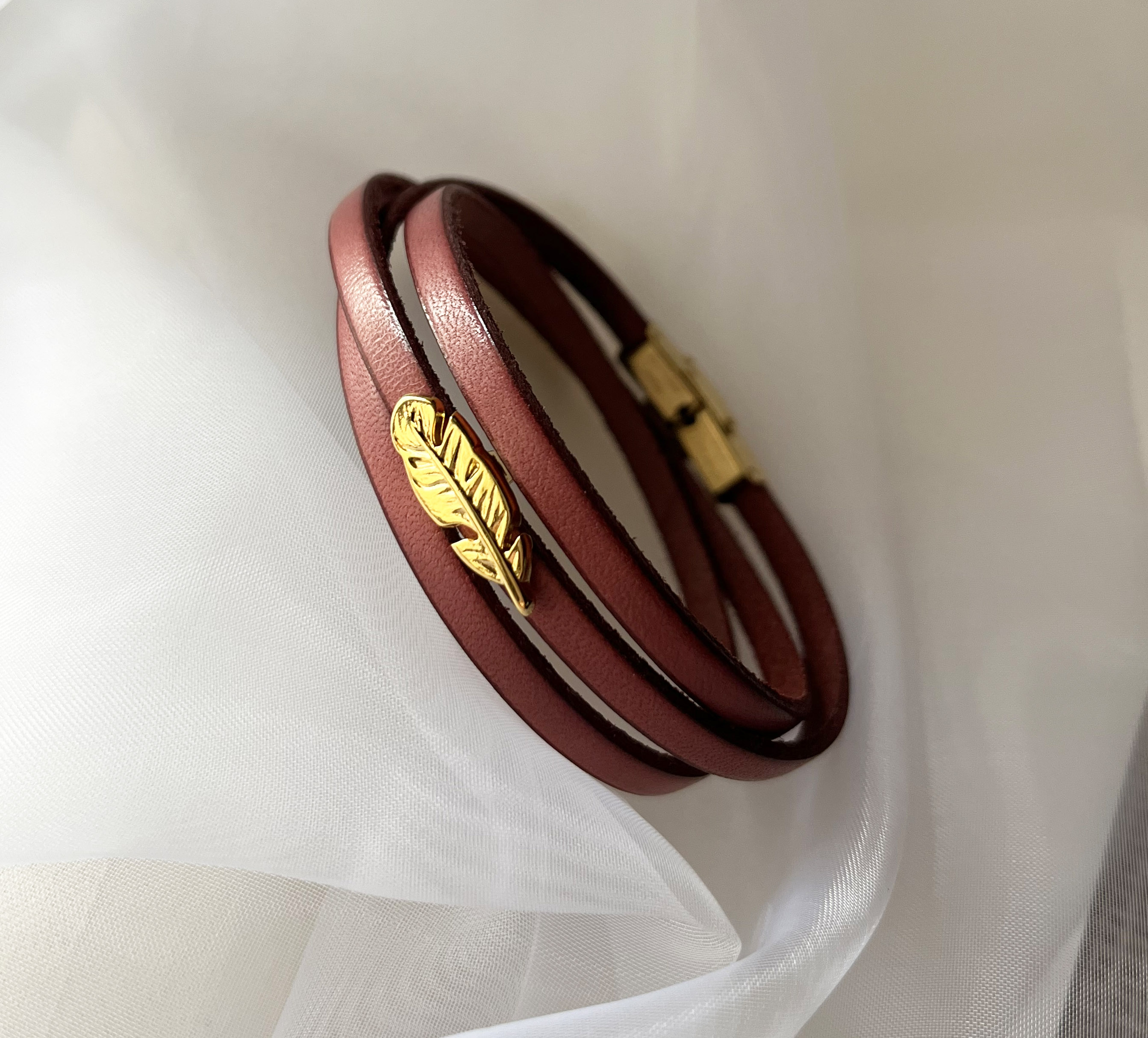 Bracelet cuir multi-tours personnalisable décor doré infini ou plume 