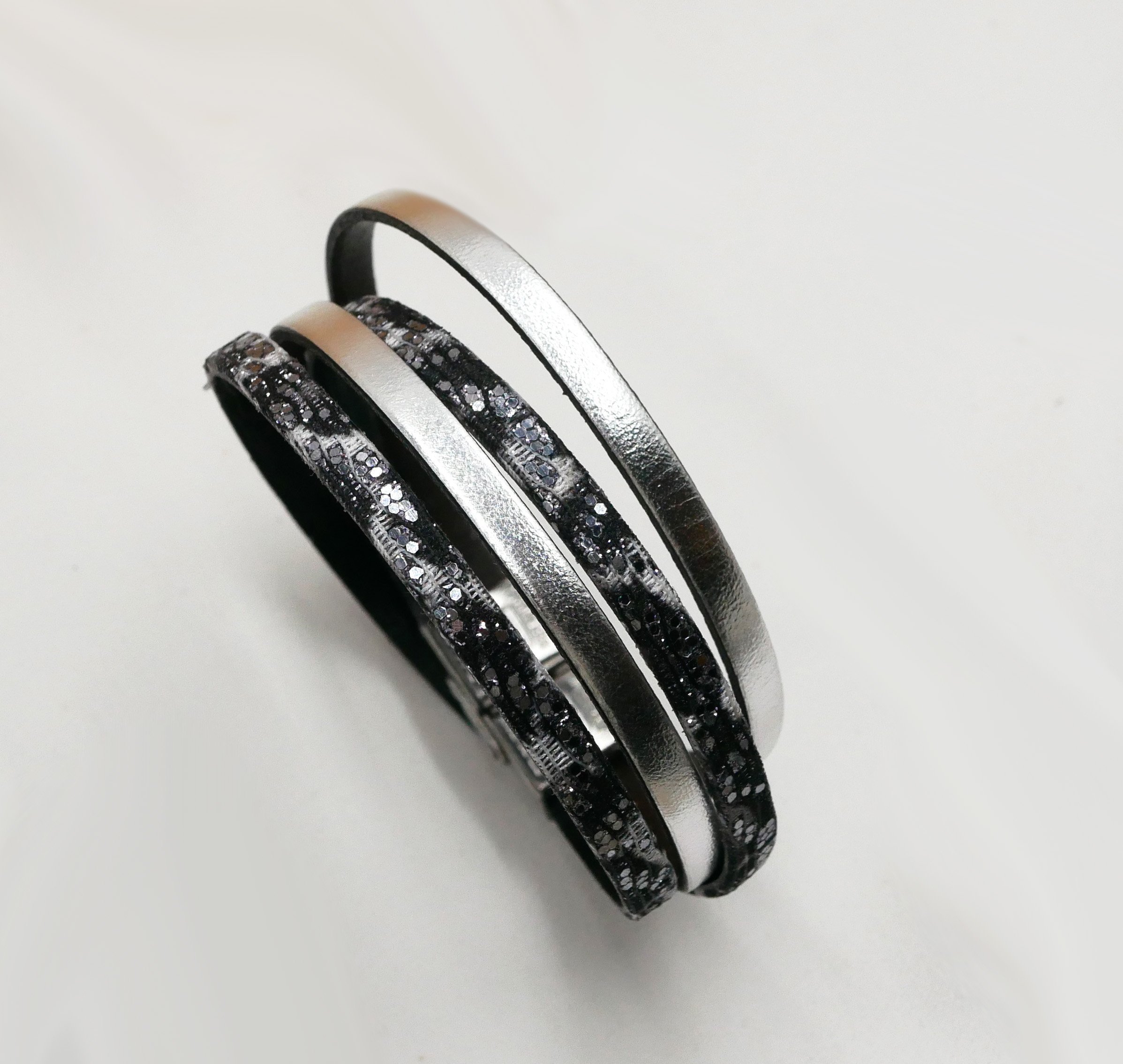 Bracelet cuir Noir argent&eacute; paillet&eacute;s double tour &agrave; personnaliser