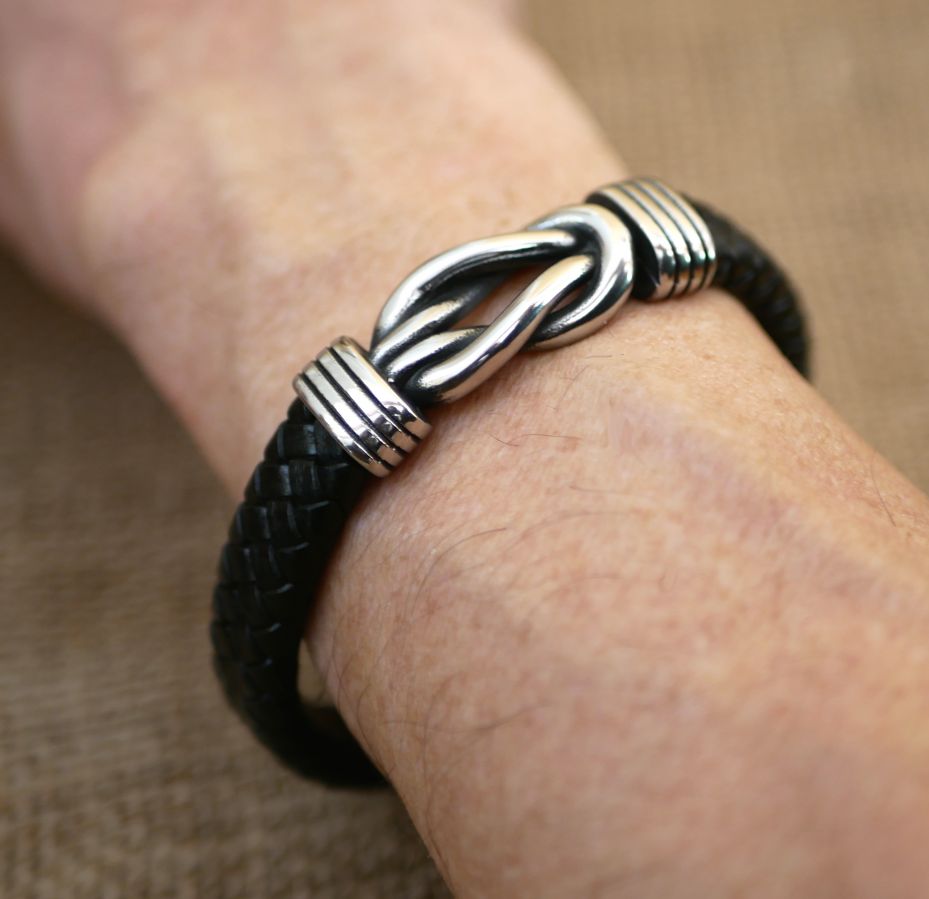 Bracelet cuir noir tressé au noeud celtique fermoir acier brossé magnétique