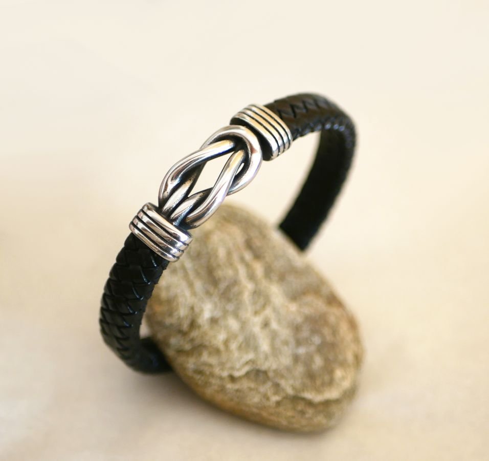 Bracelet cuir noir tressé au noeud celtique fermoir acier magnétique