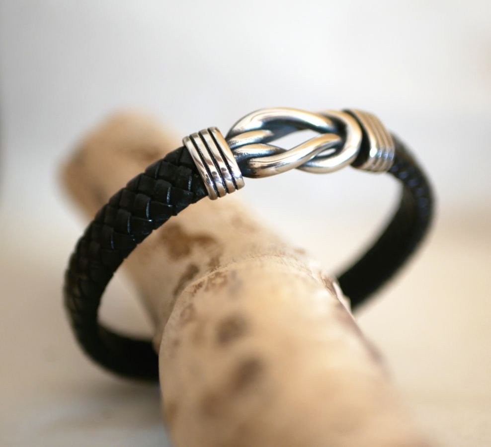 Bracelet cuir noir tressé au noeud celtique fermoir acier magnétique