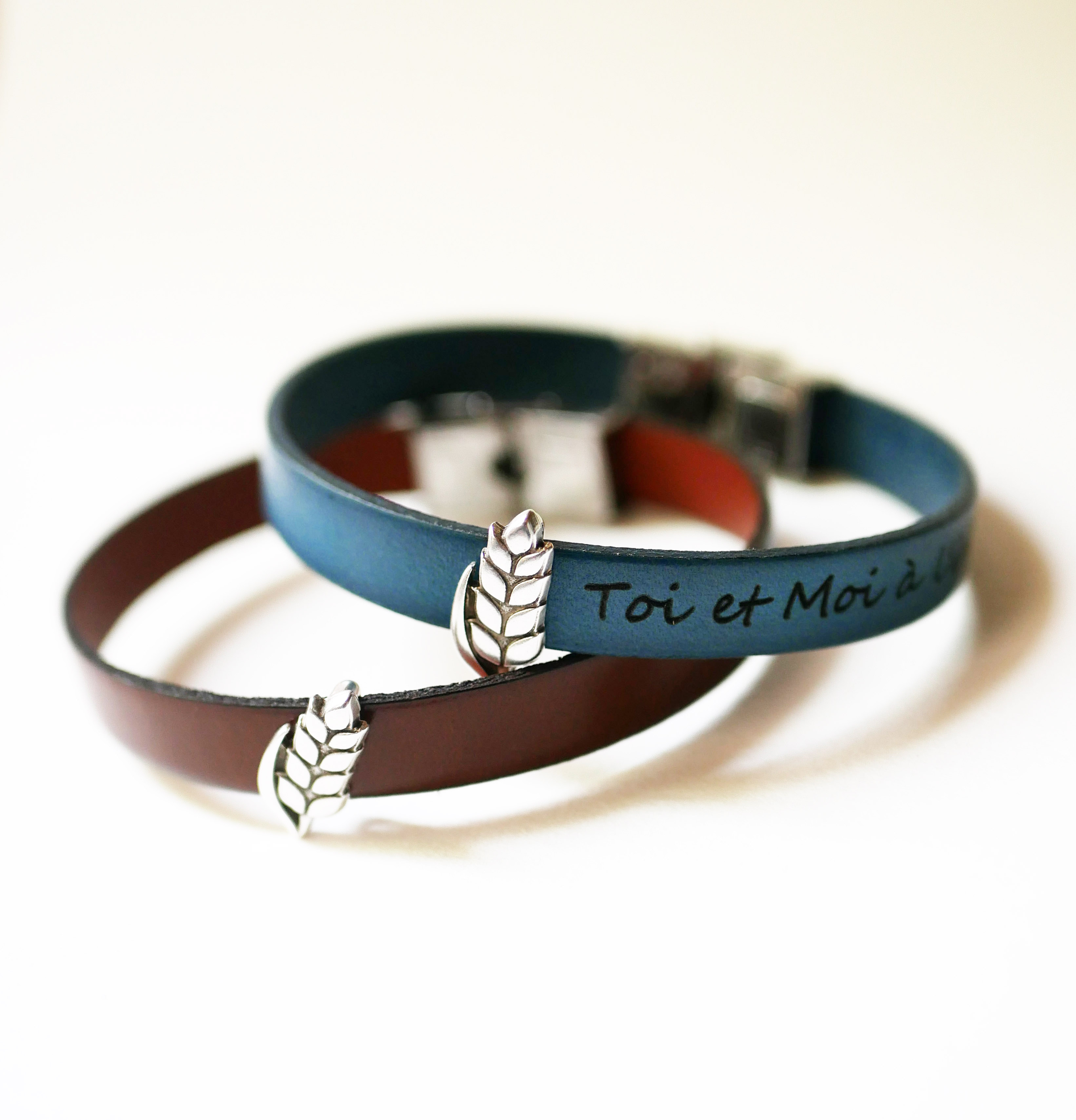 Bracelets en cuir personnalisables avec passant épi de blé.
