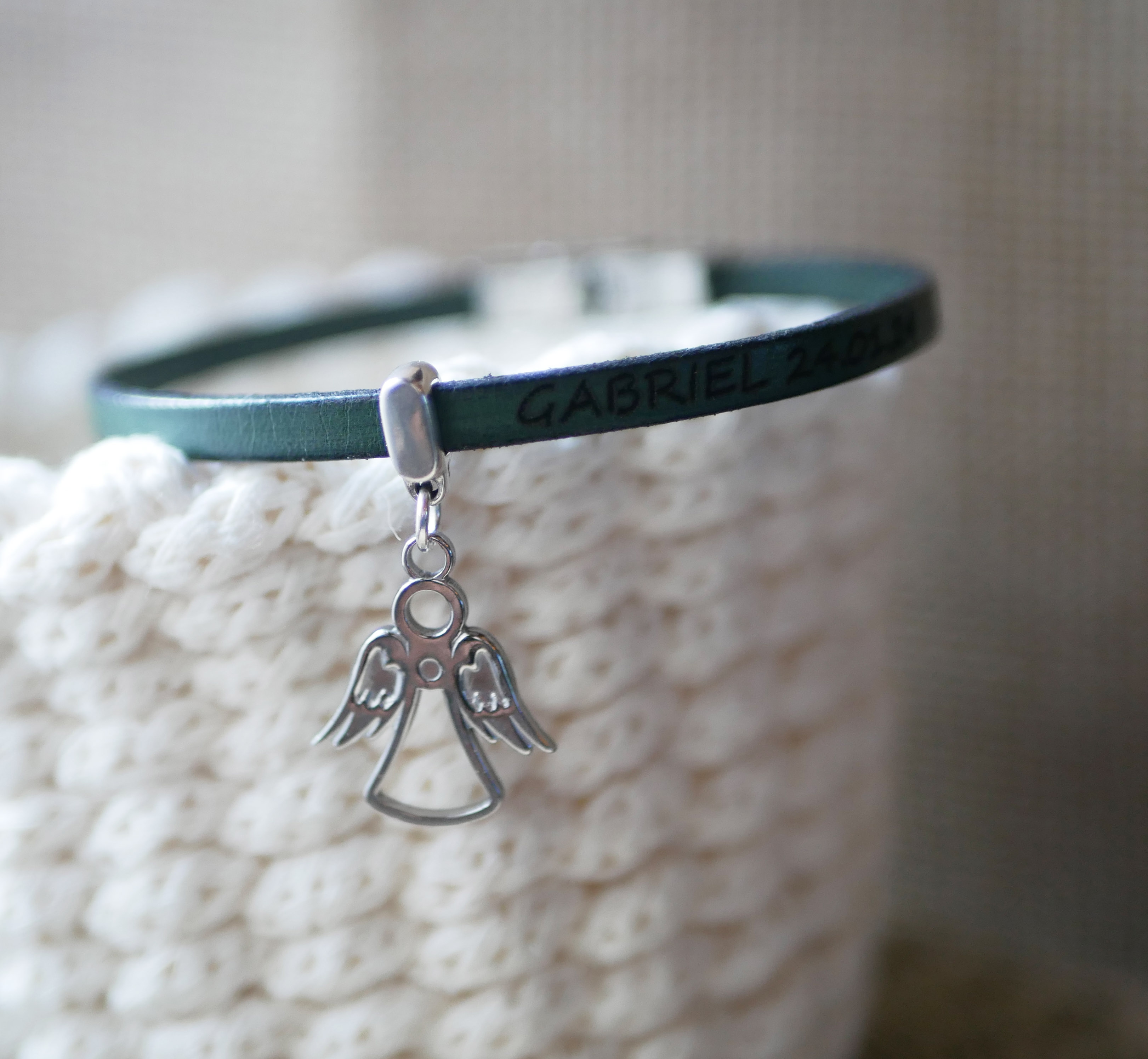 Bracelet cuir au pendentif au choix personnalisable par gravure