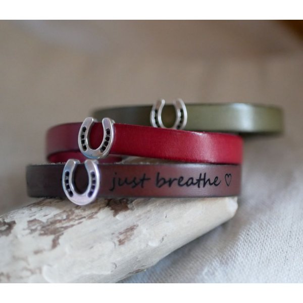Bracelet cuir personnalisé décoré d'un petit Fer à cheval 