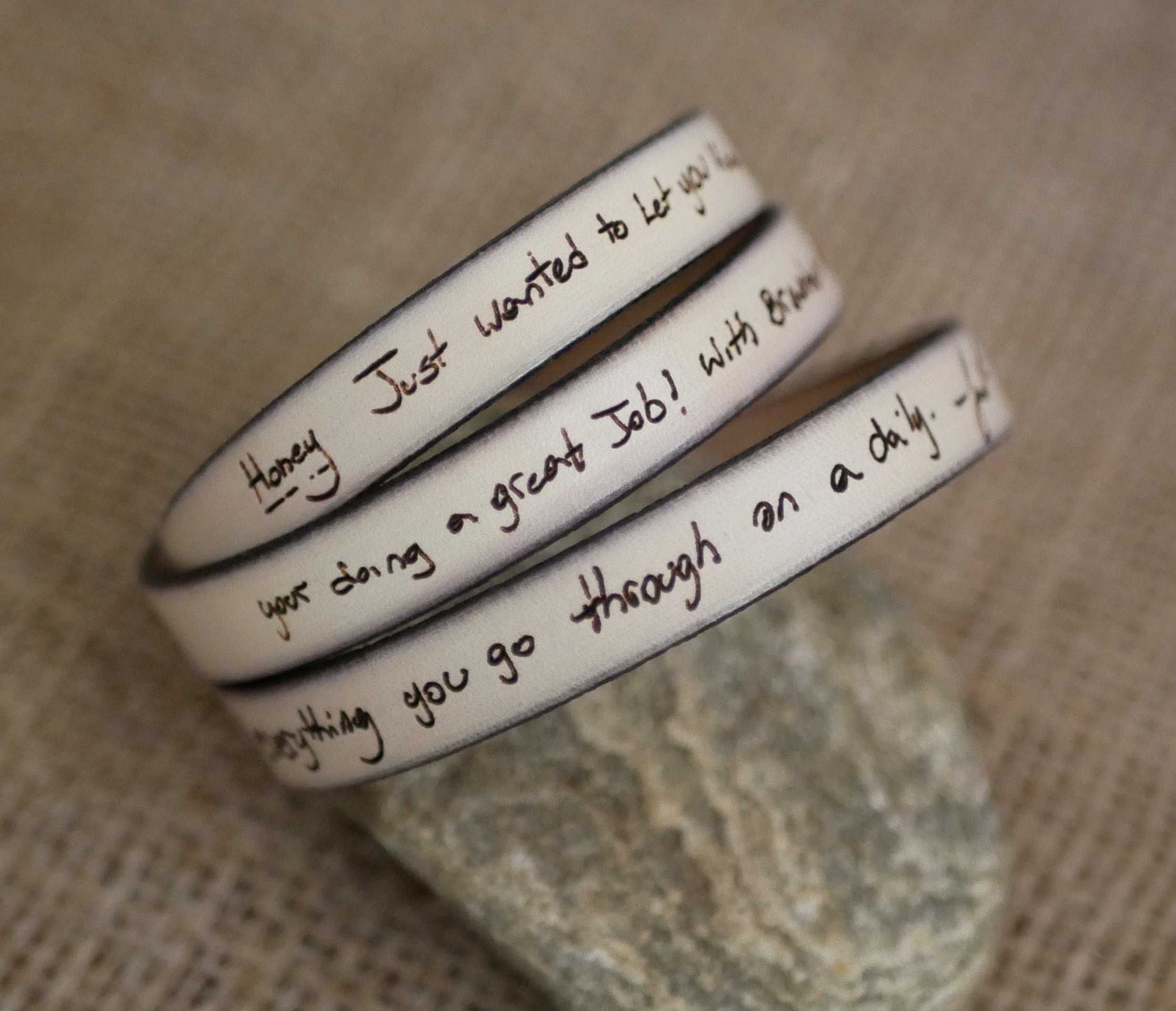 Bracelet cuir personnalisable par gravure d'écriture manuscrite en simple, double ou triple tour