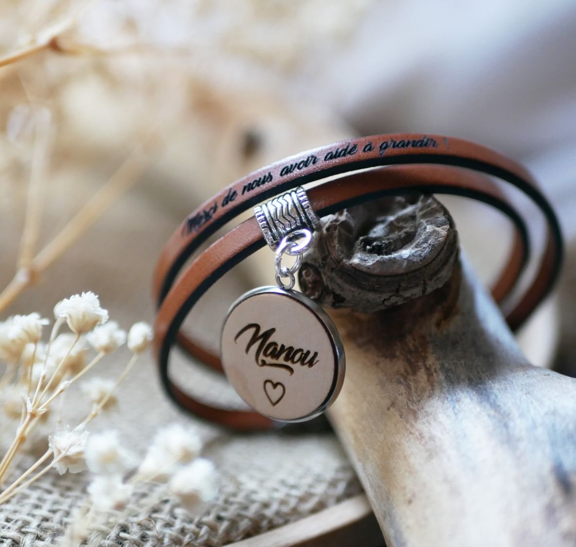 Bracelet cuir personnalisé avec Cabochon en bois gravé