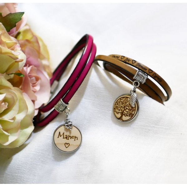 Bracelet cuir personnalis&eacute; avec Cabochon en bois grav&eacute;