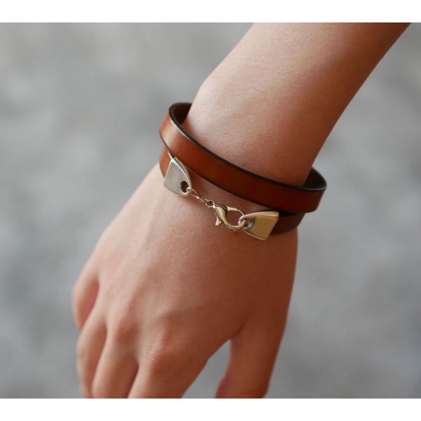 Bracelet cuir personnalisé décoré d'un cabochon arbre de vie ajouré