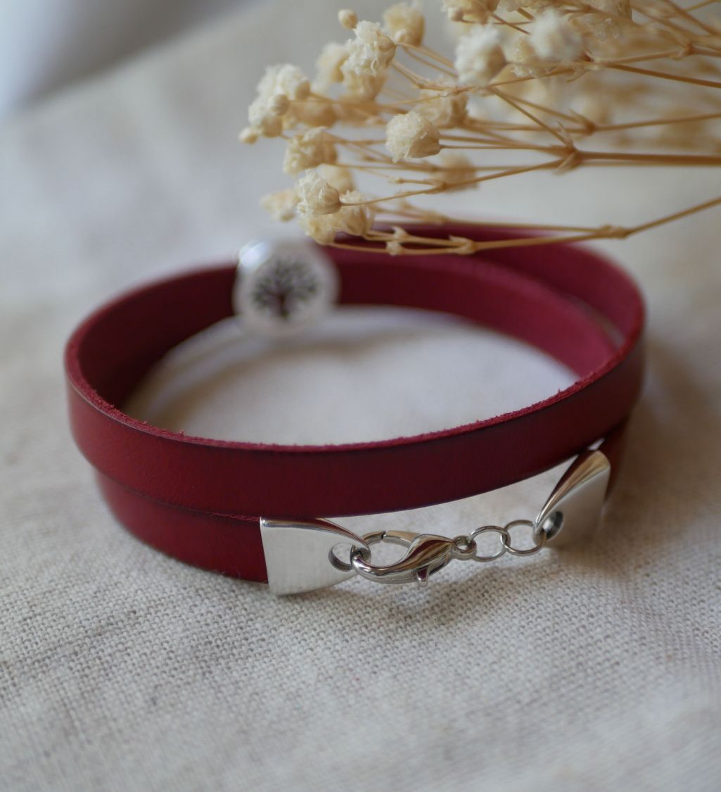 Bracelet cuir personnalisé décoré d'un cabochon arbre de vie ajouré