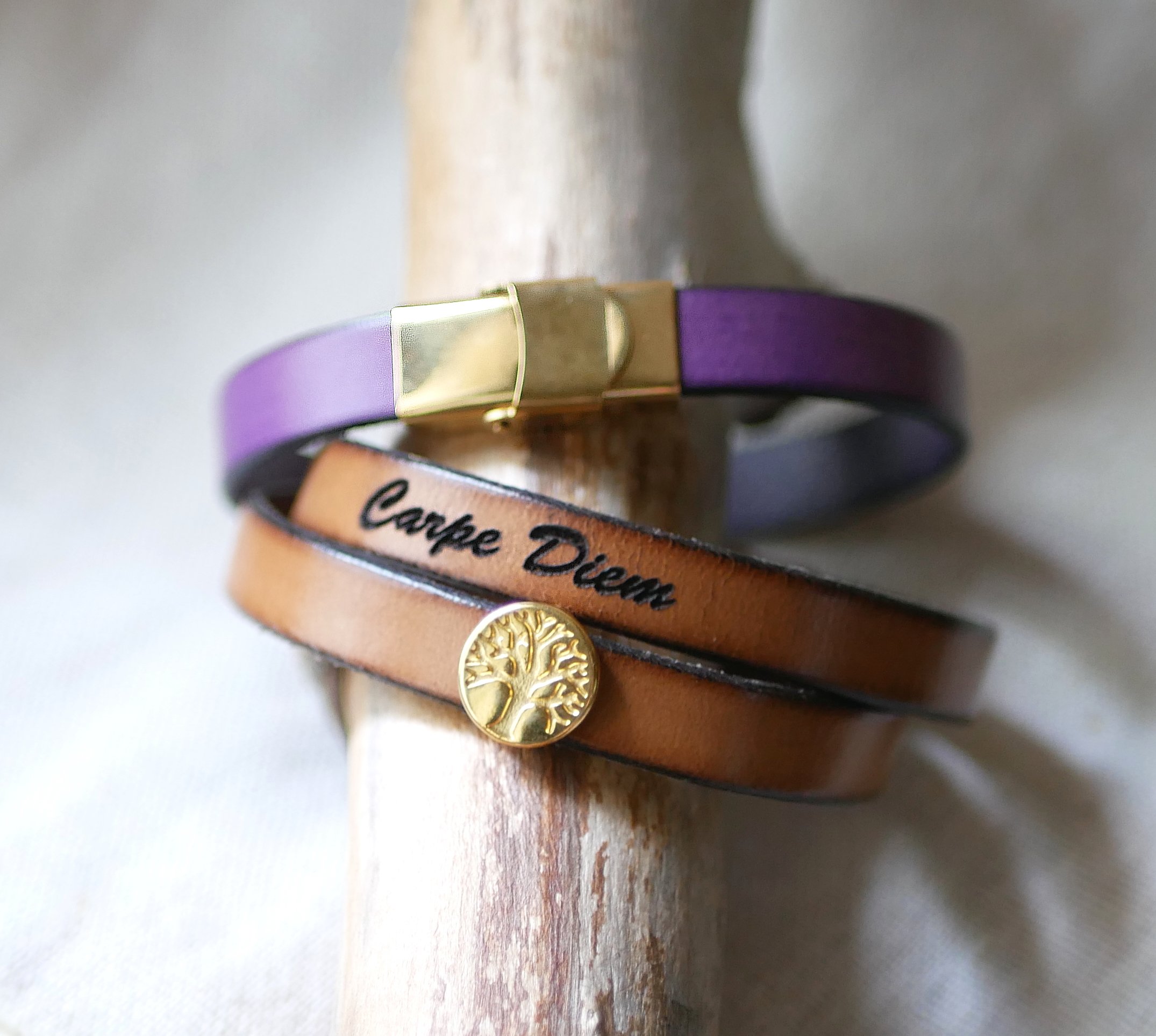 Bracelet cuir personnalisé décoré d'un arbre de vie doré 